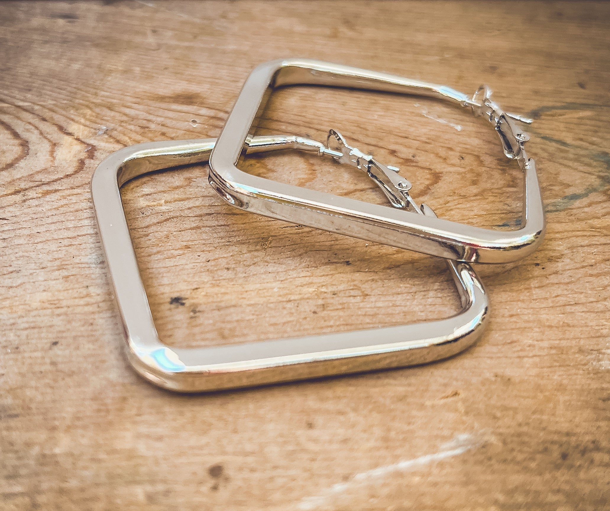 Der Everyday Statement Hoop Square - Gold oder Silber