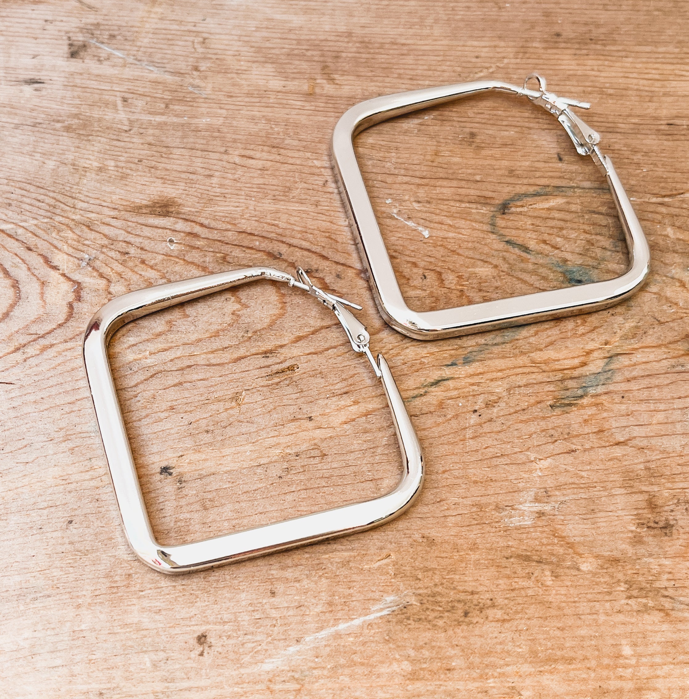 Der Everyday Statement Hoop Square - Gold oder Silber