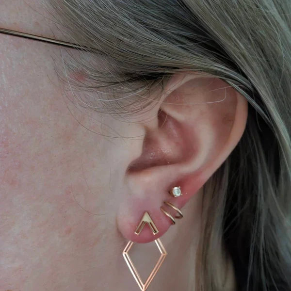 Elysian Rhombus Ear Jacket Ohrringe | Schillerndes geometrisches Design für mühelose Eleganz