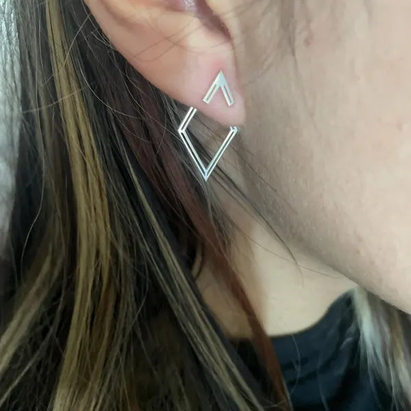 Elysian Rhombus Ear Jacket Ohrringe | Schillerndes geometrisches Design für mühelose Eleganz